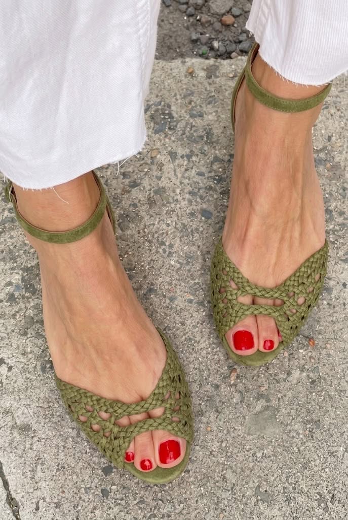 Isadora™ | Golden Woven Sandals